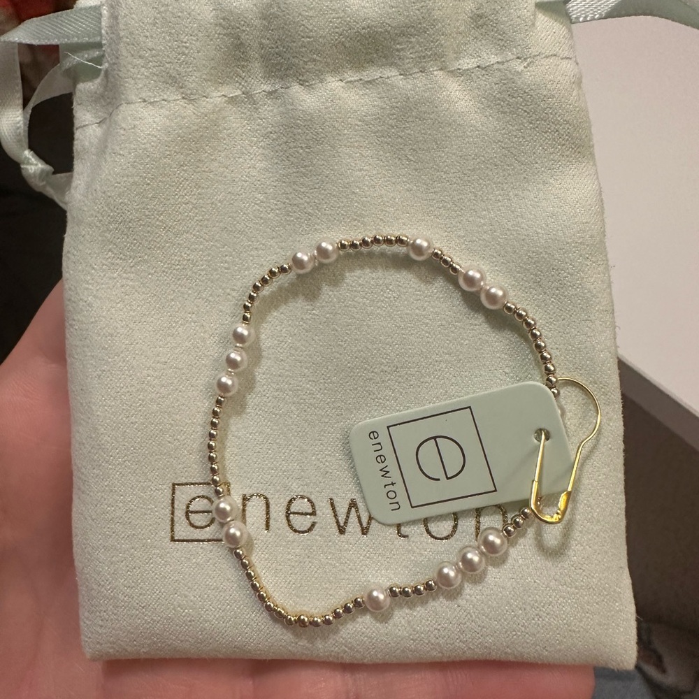 ENewton Gold and White Beaded Bracelet